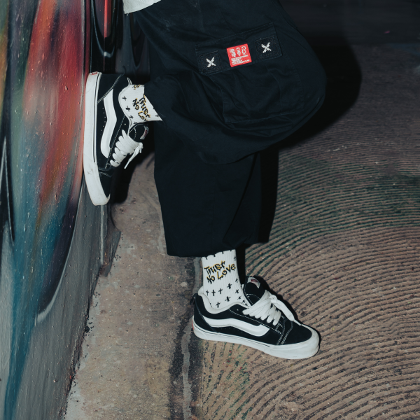 Bee Unusual “Trust No Love” Light Grey Socks